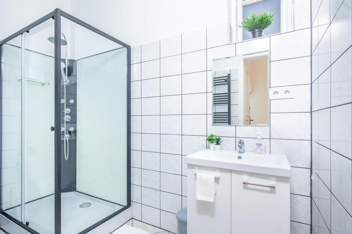 Very Central Convenient Flat Budapest Eksteriør billede