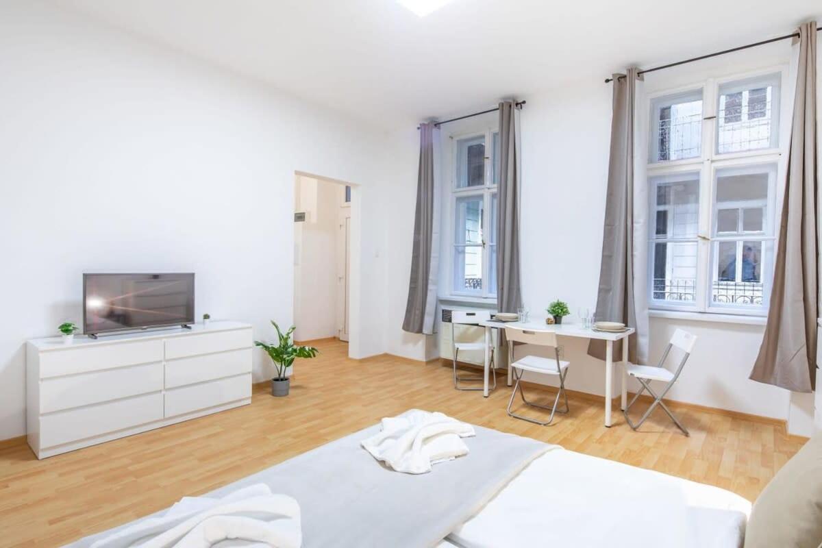 Very Central Convenient Flat Budapest Eksteriør billede