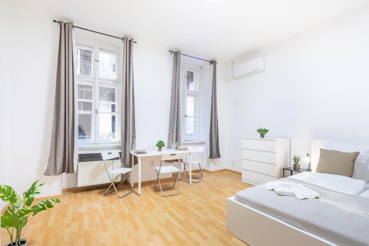 Very Central Convenient Flat Budapest Eksteriør billede